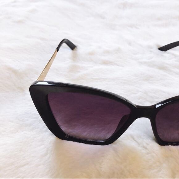 Hannah Black Oversized Cat Eye Sunglasses - Picture 7 of 11